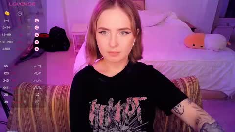 Snapshot of shyfoxxxy chatting on 02.27.25 Effie online show from 02.27.25