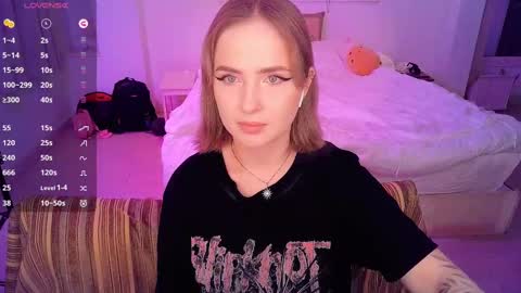 Snapshot of shyfoxxxy chatting on 03.01.25 Effie online show from 03.01.25