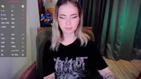 Snapshot of shyfoxxxy chatting on 09.24.25 Effie online show from 09.24.25