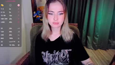 Snapshot of shyfoxxxy chatting on 09.25.25 Effie online show from 09.25.25
