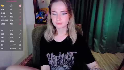 Snapshot of shyfoxxxy chatting on 09.27.25 Effie online show from 09.27.25
