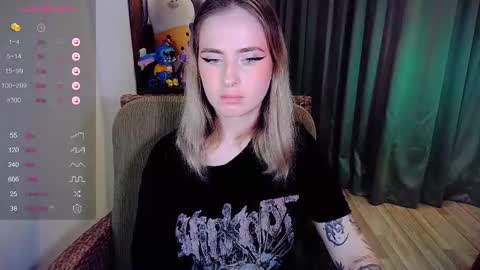 Snapshot of shyfoxxxy chatting on 10.17.25 Effie online show from 10.17.25