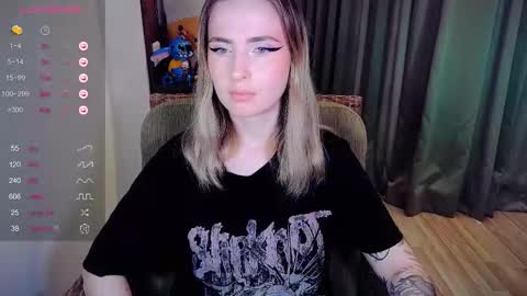 Snapshot of shyfoxxxy chatting on 10.20.25 Effie online show from 10.20.25