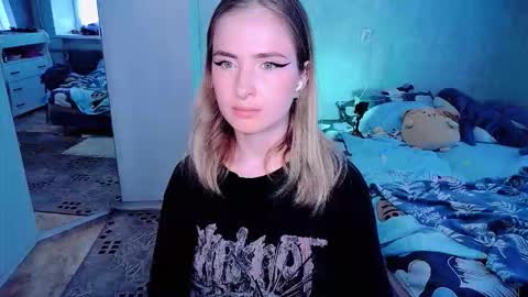 Snapshot of shyfoxxxy chatting on 10.24.25 Effie online show from 10.24.25
