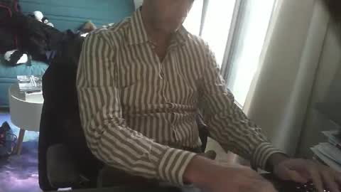 Snapshot of shyfrenchcock chatting on 10.29.25 shyfrenchcock online show from 10.29.25