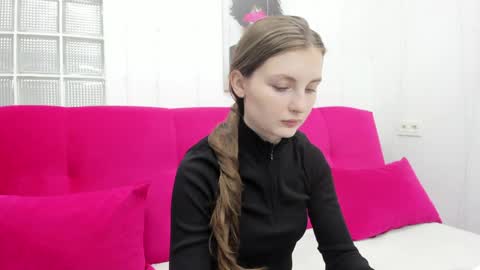 Snapshot of shyly_lisa chatting on 05.27.26 shyly_lisa online show from 05.27.26