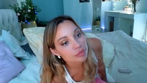 Snapshot of sialone chatting on 12.20.24 sialone online show from 12.20.24