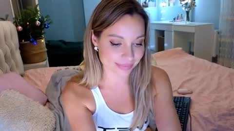 Snapshot of sialone chatting on 12.21.24 sialone online show from 12.21.24