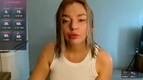 Snapshot of siberian_girl_ chatting on 09.22.25 Eva online show from 09.22.25