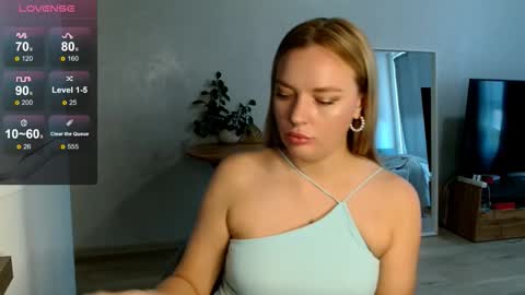 Snapshot of siberian_girl_ chatting on 09.27.25 Eva online show from 09.27.25