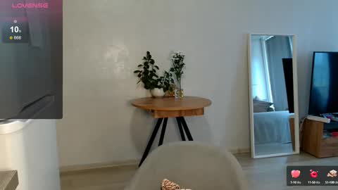 Snapshot of siberian_girl_ chatting on 10.06.25 Eva online show from 10.06.25