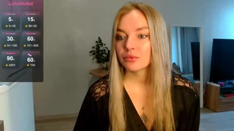 Snapshot of siberian_girl_ chatting on 10.15.25 Eva online show from 10.15.25