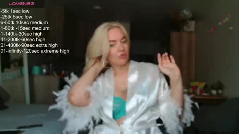 Snapshot of siberian_girl_ chatting on 06.07.26 Eva online show from 06.07.26