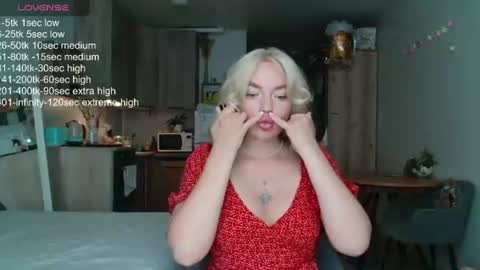 Snapshot of siberian_girl_ chatting on 06.16.26 Eva online show from 06.16.26