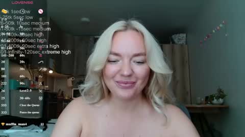 Snapshot of siberian_girl_ chatting on 06.26.26 Eva online show from 06.26.26