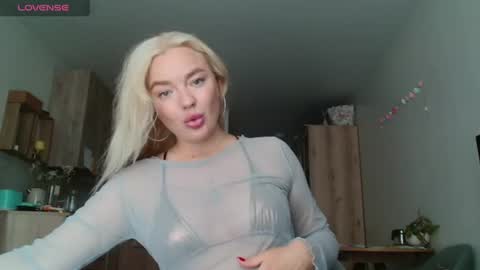 Snapshot of siberian_girl_ chatting on 07.07.26 Eva online show from 07.07.26
