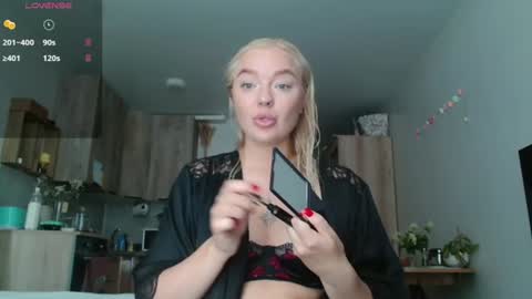 Snapshot of siberian_girl_ chatting on 07.08.26 Eva online show from 07.08.26