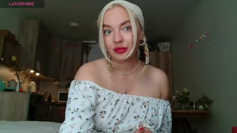 Snapshot of siberian_girl_ chatting on 07.09.26 Eva online show from 07.09.26