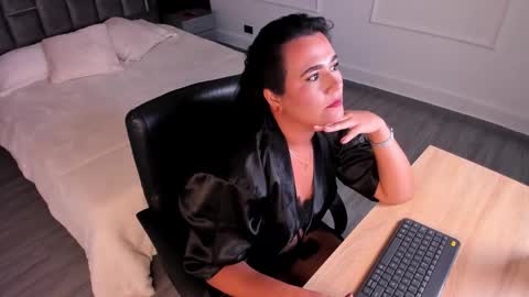 Snapshot of sienarosewood chatting on 11.21.25 Siena Rosewood online show from 11.21.25