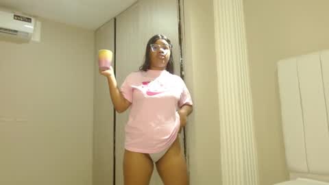 Snapshot of sienna_valexx chatting on 09.18.25 Sienna online show from 09.18.25