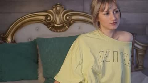 Snapshot of siennashapiro chatting on 12.18.24 SiennaShapiro online show from 12.18.24