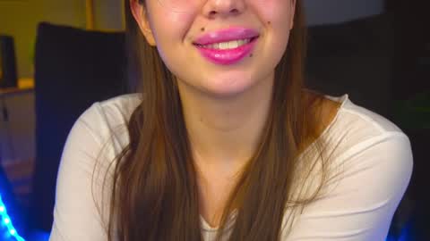 Snapshot of sierra_playa chatting on 12.06.24 Siera online show from 12.06.24