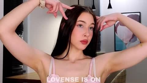 Snapshot of signehinz chatting on 02.11.26 Eva online show from 02.11.26