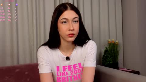 Snapshot of signehinz chatting on 02.26.26 Eva online show from 02.26.26