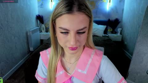 Snapshot of silen_tori chatting on 06.10.26 Silen online show from 06.10.26