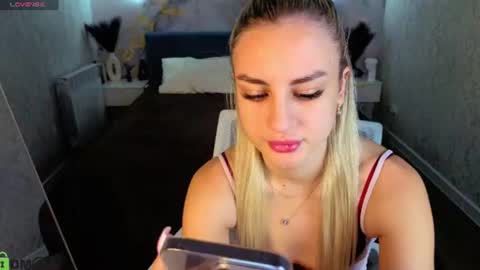 Snapshot of silen_tori chatting on 06.18.26 Silen online show from 06.18.26