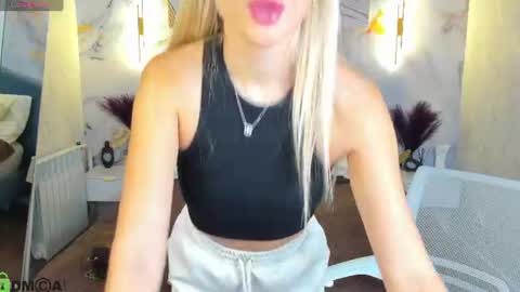 Snapshot of silen_tori chatting on 07.16.26 Silen online show from 07.16.26