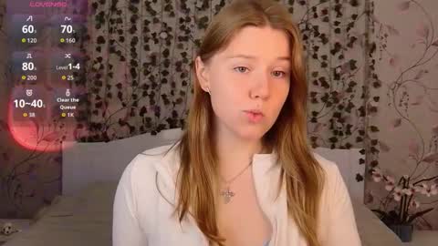 Snapshot of silent_princesses chatting on 09.18.25 Chloe online show from 09.18.25