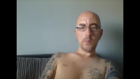 Snapshot of silent_v_81 chatting on 09.09.25 Silent V online show from 09.09.25