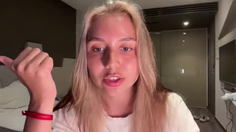 You fav Miss Si online show from 02.14.26