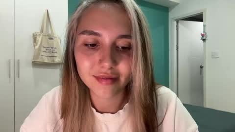 You fav Miss Si online show from 03.19.26