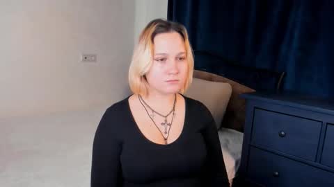 Snapshot of silkinstinct chatting on 11.18.25 Eowyn online show from 11.18.25