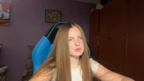 Snapshot of silksinner_ chatting on 04.06.26 Erica online show from 04.06.26