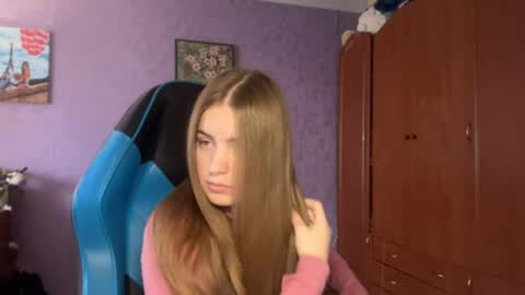 Snapshot of silksinner_ chatting on 04.14.26 Erica online show from 04.14.26