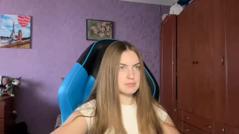 Snapshot of silksinner_ chatting on 04.17.26 Erica online show from 04.17.26