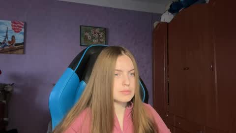 Snapshot of silksinner_ chatting on 04.22.26 Erica online show from 04.22.26