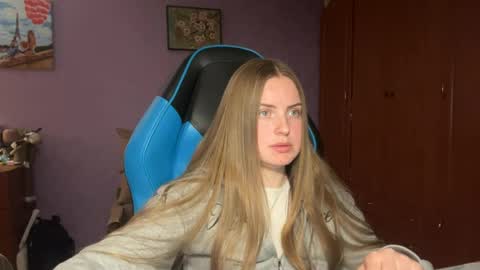 Snapshot of silksinner_ chatting on 04.26.26 Erica online show from 04.26.26