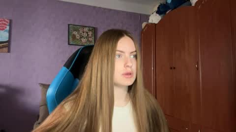 Snapshot of silksinner_ chatting on 04.27.26 Erica online show from 04.27.26
