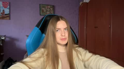 Snapshot of silksinner_ chatting on 04.29.26 Erica online show from 04.29.26