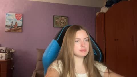 Snapshot of silksinner_ chatting on 05.18.26 Erica online show from 05.18.26