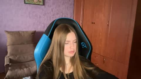 Snapshot of silksinner_ chatting on 05.27.26 Erica online show from 05.27.26