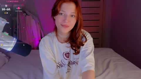 Snapshot of silly___woman chatting on 06.26.26 silly___woman online show from 06.26.26