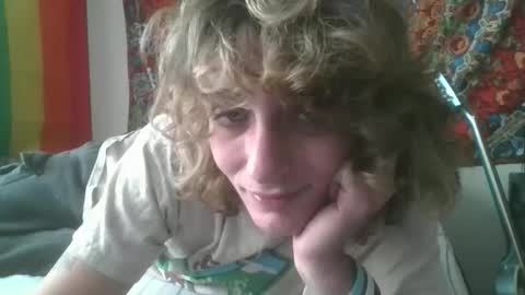 Snapshot of sillycutecow chatting on 11.04.25 Hailey online show from 11.04.25