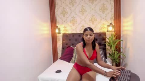 Snapshot of silvanadelatorre chatting on 04.16.26 Silvanadelatorre online show from 04.16.26