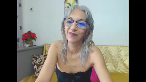 Snapshot of siminafoxx4u chatting on 03.17.26 siminafoxx4u online show from 03.17.26