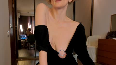 Snapshot of simonadebeauvoir chatting on 04.01.26 Simona online show from 04.01.26